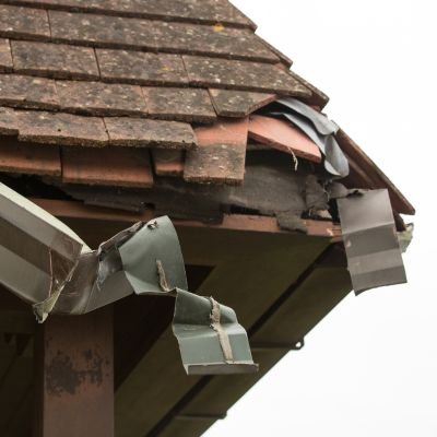 Damaged gutter and roof edge, gutter repair service by Legends Restoration and Group